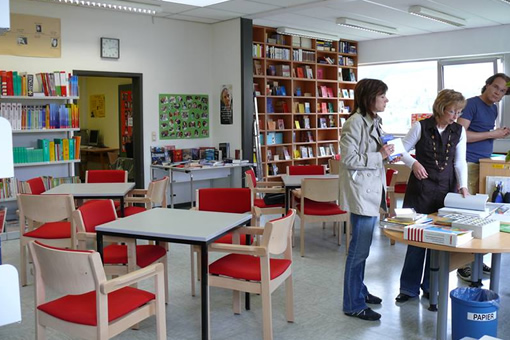 Schulbibliothek, Quelle: Website Holderbergschule, www.holderbergschule-online.de/besondere-einrichtungen/bibliothek/